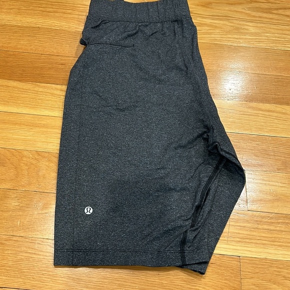 Lululemon size medium men shorts good condition - Picture 2 of 3
